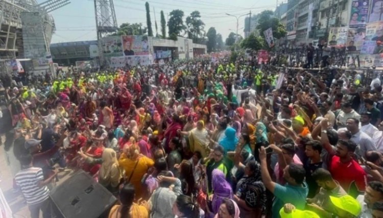 আওয়ামী লীগের সমাবেশে, কানায়-কানায় পূর্ণ বায়তুল মোকাররমের দক্ষিণ গেট