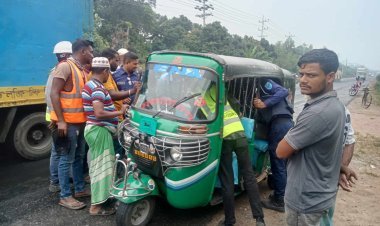 নরসিংদীতে ঢাকা সিলেট মহাসড়কে হরতাল ও অবরুধের মাঝে সড়ক দূর্গটনায় আহত-৪