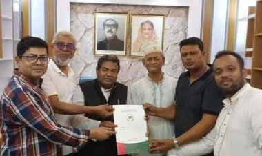 বরিশাল -০২ আসনের মনোনয়নপত্র কিনলেন জেলা আ.লীগের সাধারণ সম্পাদক ইউনুস