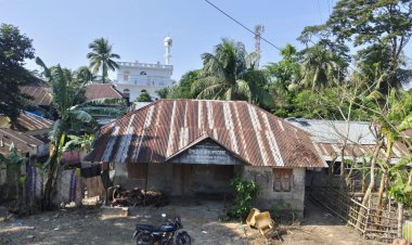 মির্জাগঞ্জে স্যানিটারি ইন্সপেক্টরের কার্যালয় দখল করে পরিচ্ছন্নতাকর্মীর বসবাস