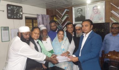 বরিশাল ৪ আসনে নৌকা মার্কার প্রার্থী ড.শাম্মী আহমেদ'র মনোনয়ন ফরম সংগ্রহ