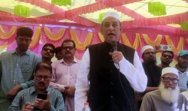 কলাপাড়ায় স্বতন্ত্র প্রার্থীর মনোনয়ন  জমাদানে কাফনের কাপড় জড়িয়ে আসলেন ভোটার সমর্থকরা