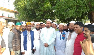 পটুয়াখালী-১ আসনে মনোনয়ন দাখিলের পর মির্জাগঞ্জ মাজার যিয়ারত জাতীয় পার্টির কো-চেয়ারম্যান'র