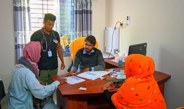 ব্যারিস্টার মনিরের পক্ষ থেকে গৌরনদীতে ফ্রি মেডিকেল ক্যাম্প ইসিজি ও ঔষধ বিতরণ